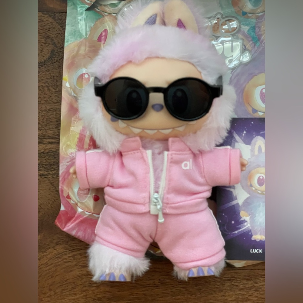 POPMART Big Into Energy CONFIRMED LUCK Dressed in ALO Outfit - Picture 2 of 5
